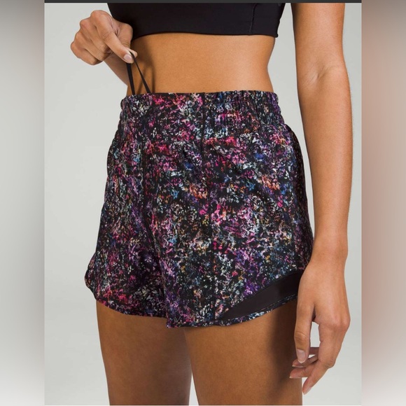 Lululemon Hotty Hot High-Rise Lined Short 4" - Picture 2 of 9